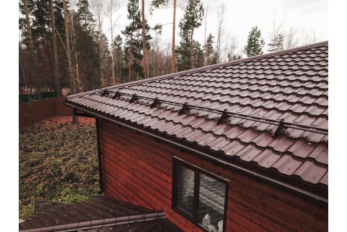 Металлочерепица "Квинта Уно" ("Kvinta Uno") 0,5 Satin RAL 8017 шоколад ПрофЛайн, купить Металлочерепица "Квинта Уно" ("Kvinta Uno") 0,5 Satin RAL 8017 шоколад в ПрофЛайн