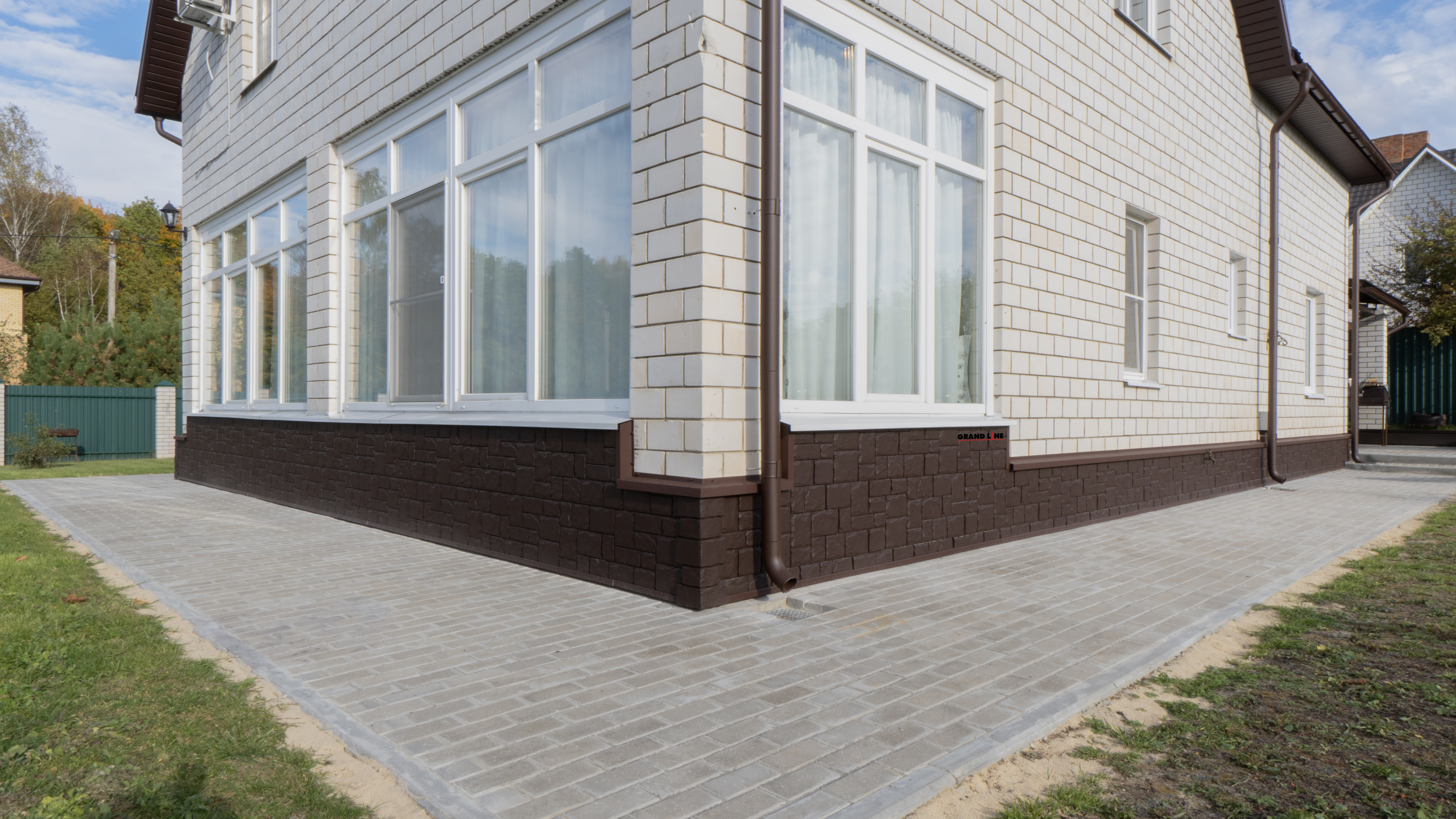 Желоб полукруглый Grand Line ПУ матовый 125мм 3м RAL 8017 шоколад ПрофЛайн, купить Желоб полукруглый Grand Line ПУ матовый 125мм 3м RAL 8017 шоколад в ПрофЛайн