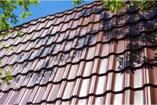 Металлочерепица "Квинта плюс" ("Kvinta plus") 0,5 Satin RAL 8017 шоколад ПрофЛайн, купить Металлочерепица "Квинта плюс" ("Kvinta plus") 0,5 Satin RAL 8017 шоколад в ПрофЛайн