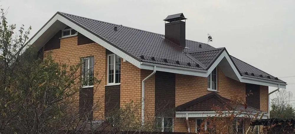 Металлочерепица Металл-Профиль Монтеррей 0,5 NormanMP RAL 8017 Коричневый шоколад ПрофЛайн, купить Металлочерепица Металл-Профиль Монтеррей 0,5 NormanMP RAL 8017 Коричневый шоколад в ПрофЛайн