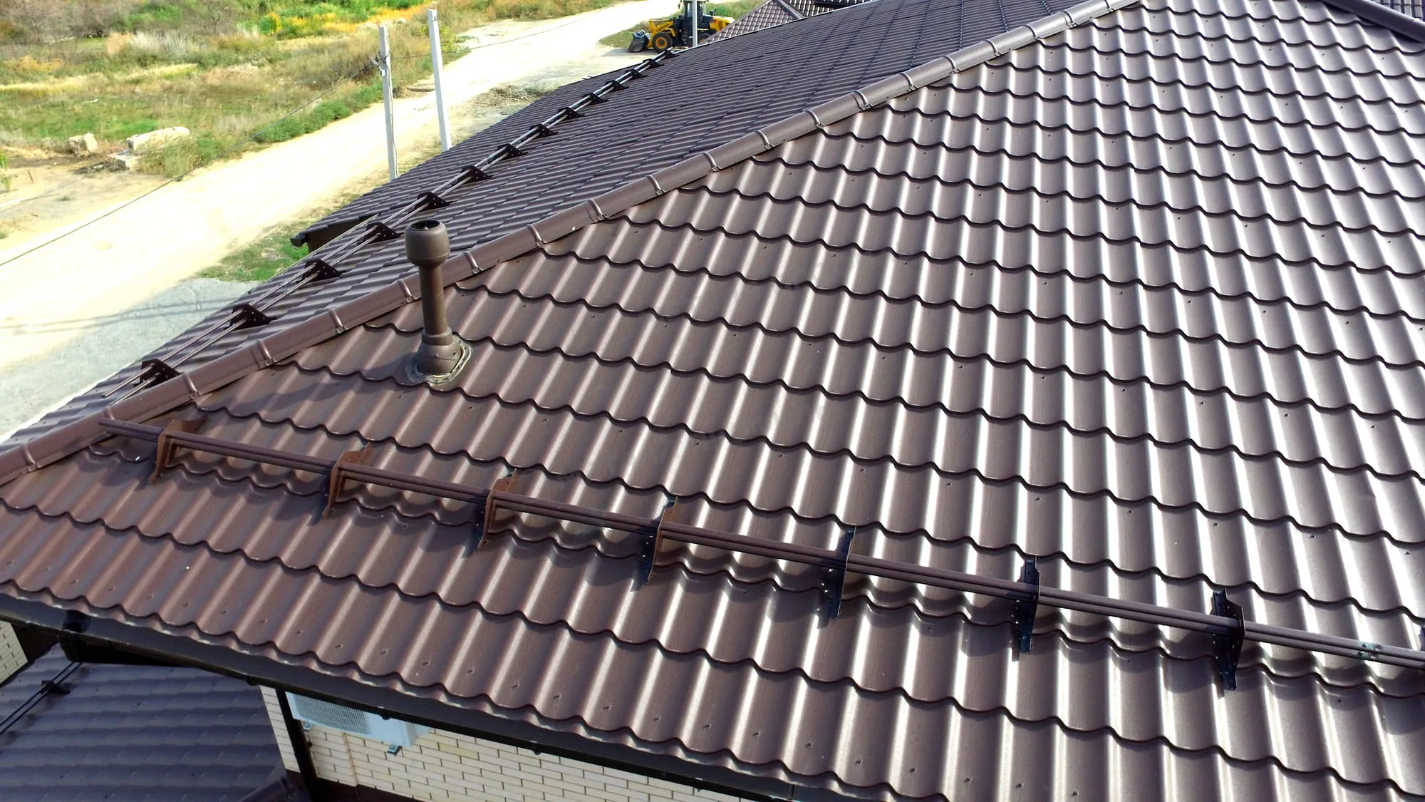 Металлочерепица Металл-Профиль Монтеррей 0,5 NormanMP RAL 8017 Коричневый шоколад ПрофЛайн, купить Металлочерепица Металл-Профиль Монтеррей 0,5 NormanMP RAL 8017 Коричневый шоколад в ПрофЛайн